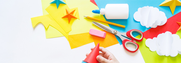 Klebstoffe, Scheren & Pinsel