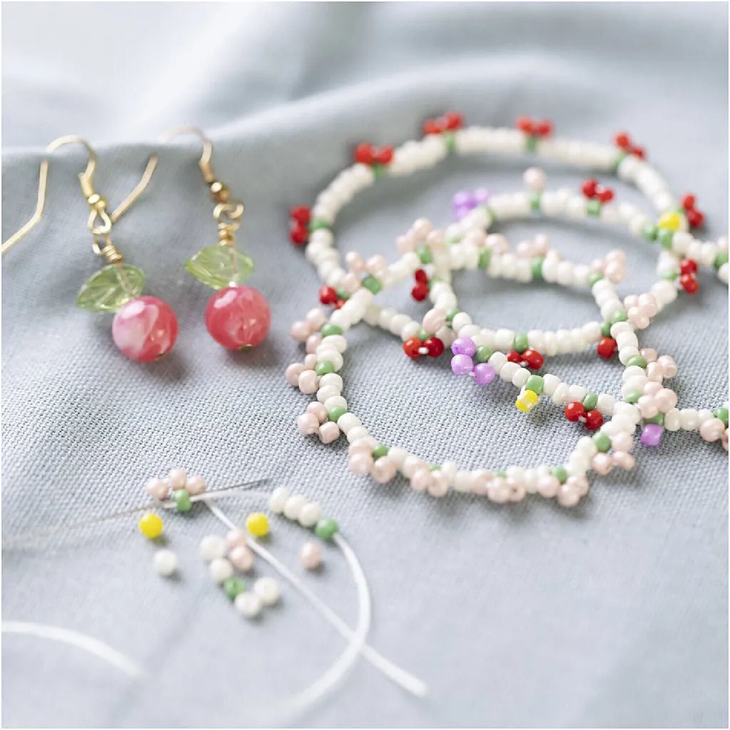 NEU Mini Kreativ Set Schmuck, elastisches Armband und Ohrringe mit Glasperlen Bild 4
