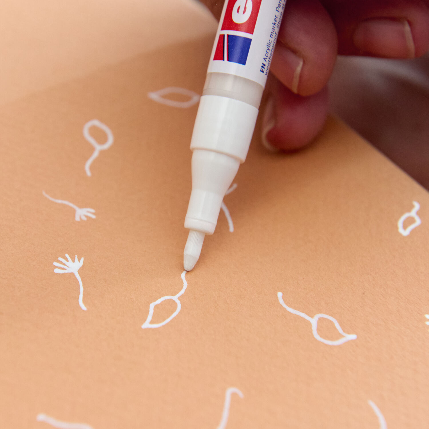 Edding 5500 Acrylmarker extra fein, 0,7-1mm Rundspitze, schwarz Bild 3