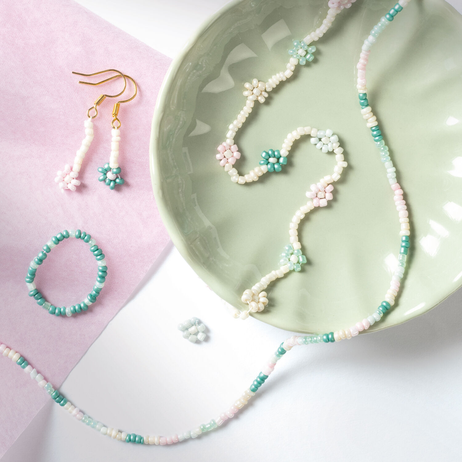 NEU Rocailles-Perlen-Set Pastell, inkl. 90g Perlen, 3x1m Nylonfaden, 3 Verschlsse Bild 3