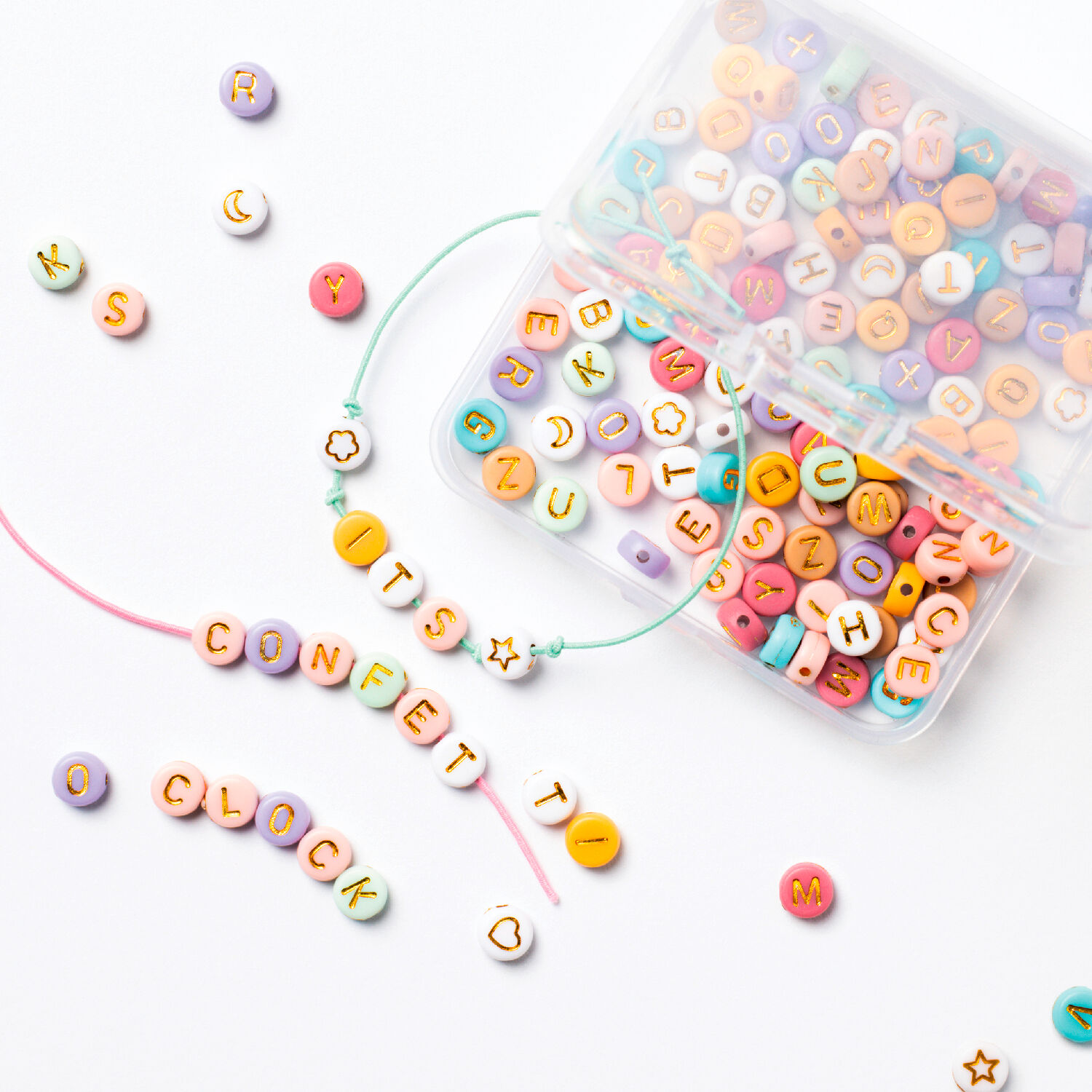 Buchstabenperlen Mix Pastell, 205 Teile inkl. 2x Gummiband & Aufbewahrungsbox Bild 3