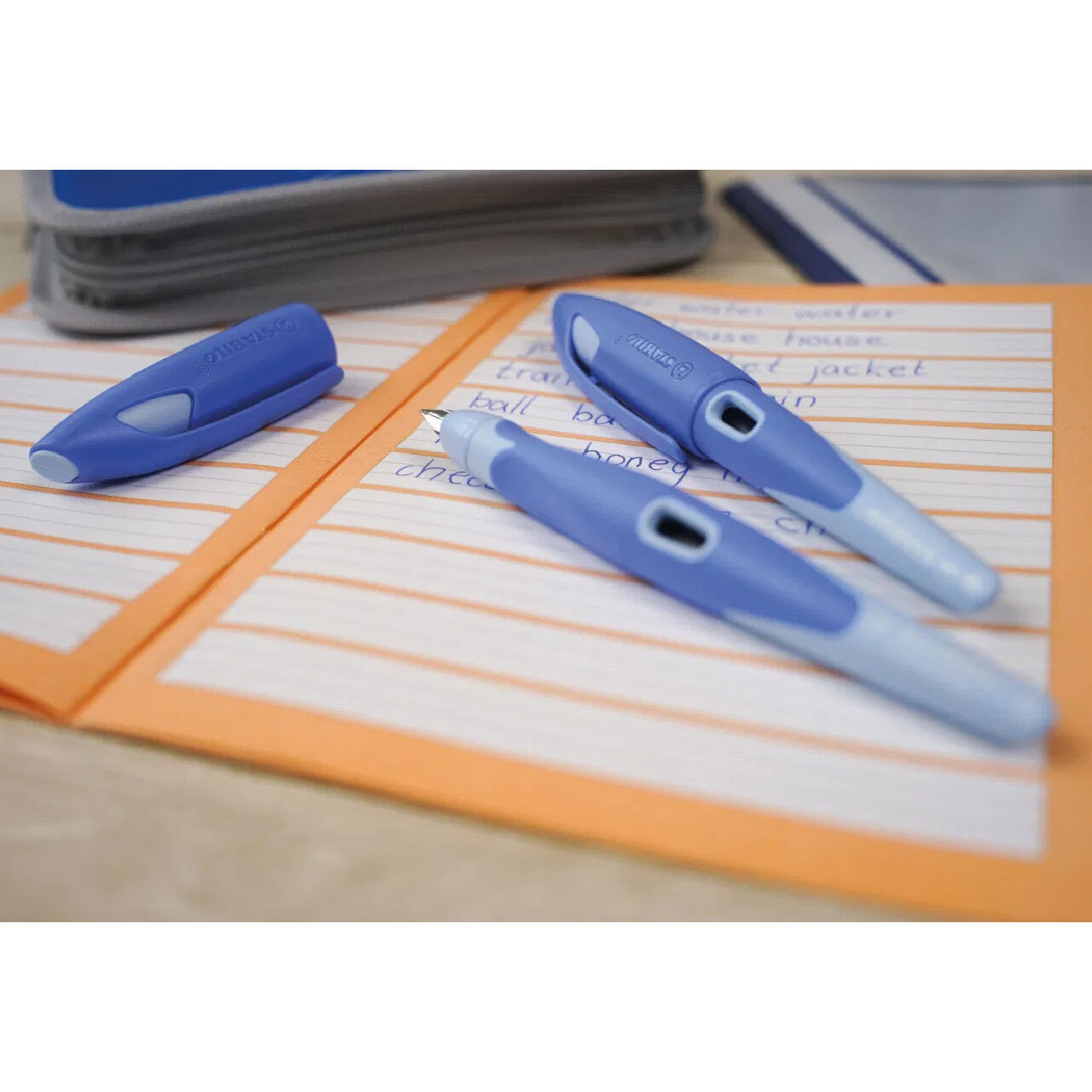 STABILO EASYbirdy, Ergonomischer Schulf�ller f�r Linksh�nder, Pastell Blau/Hellblau Bild 3