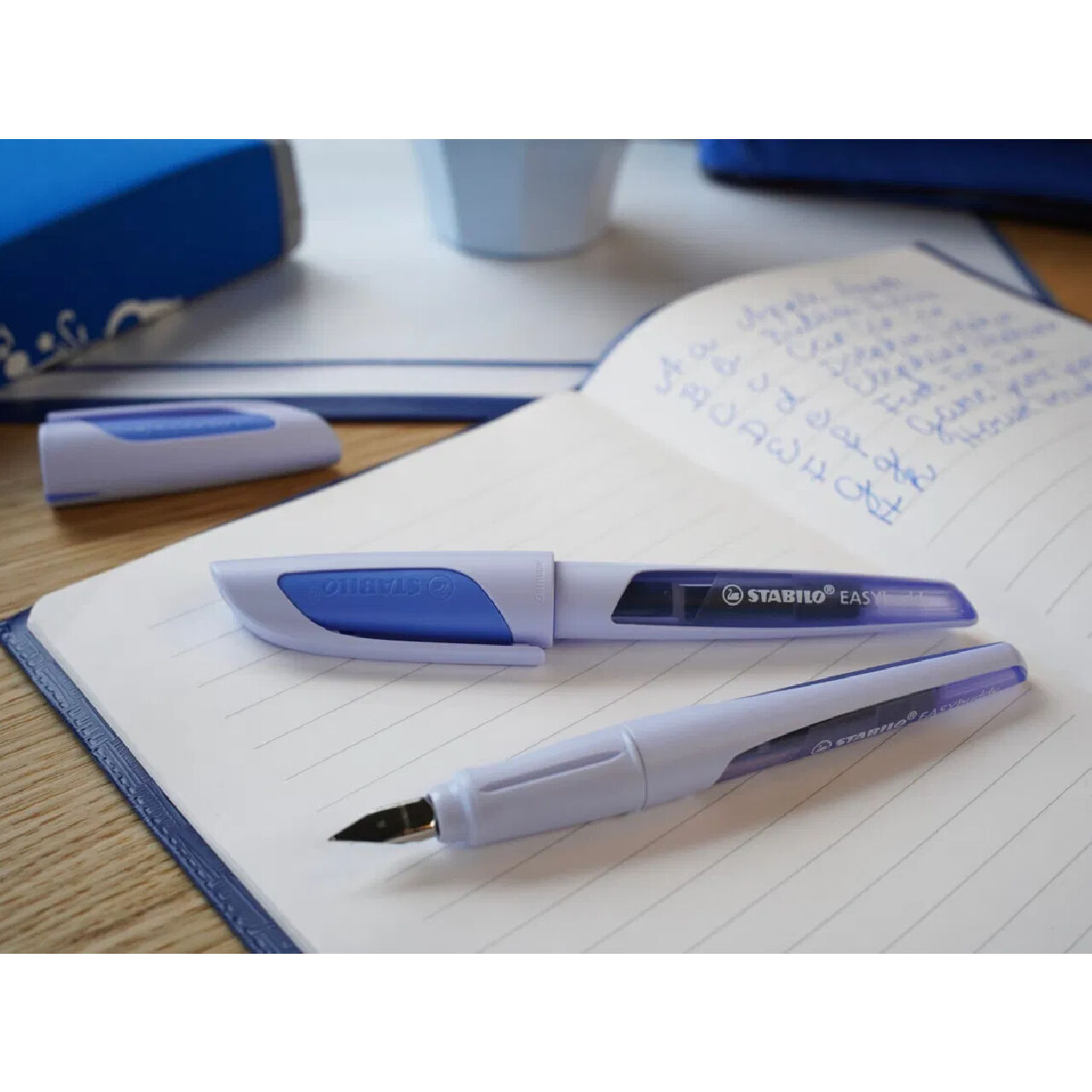 STABILO EASYbuddy, Ergonomischer Schulf�ller, Feder M, Pastell Wolkenblau Bild 3